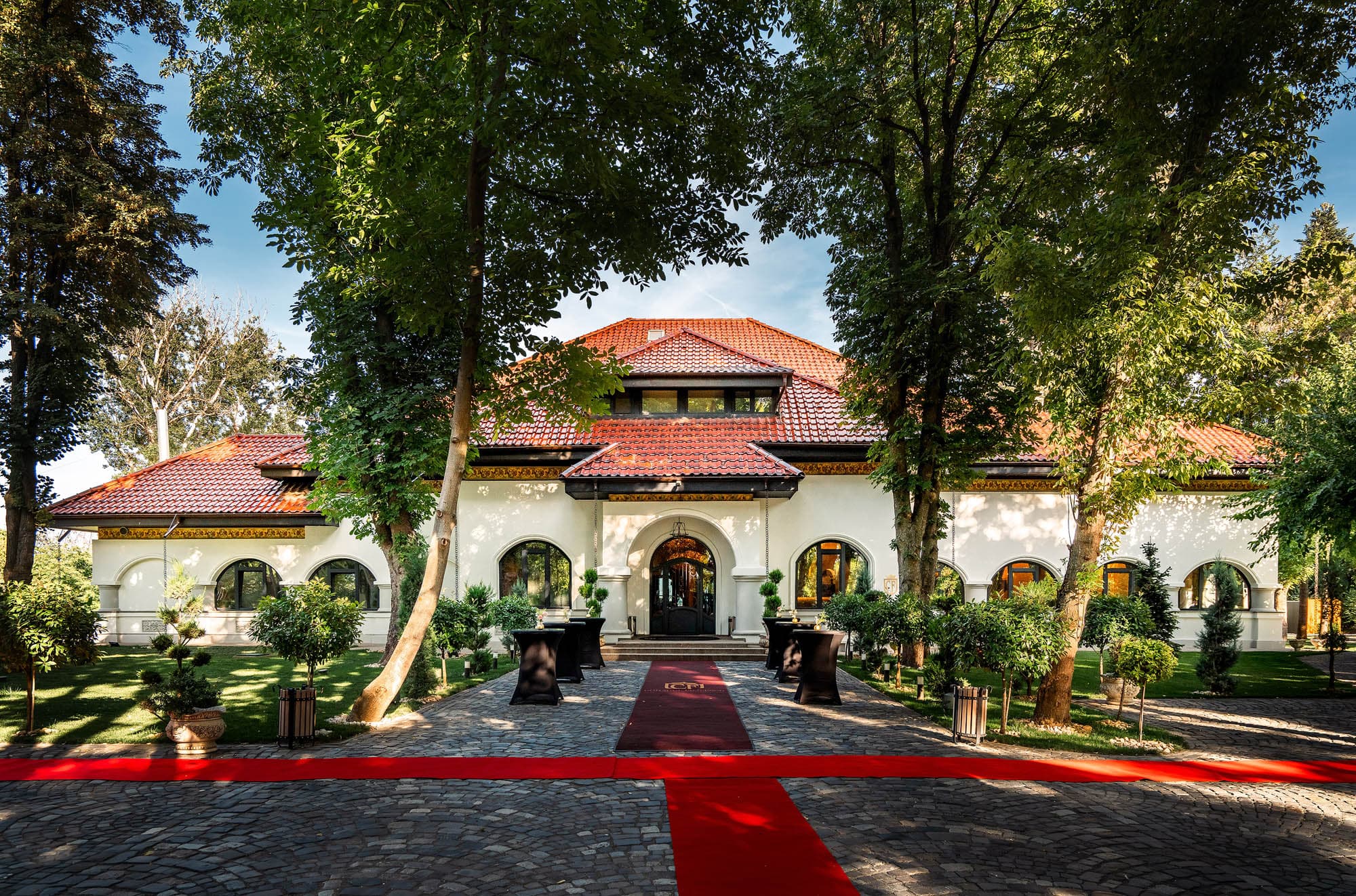 Conacul Filipescu - Salon Regina, exteriorul locației — locație de evenimente în 1 Decembrie